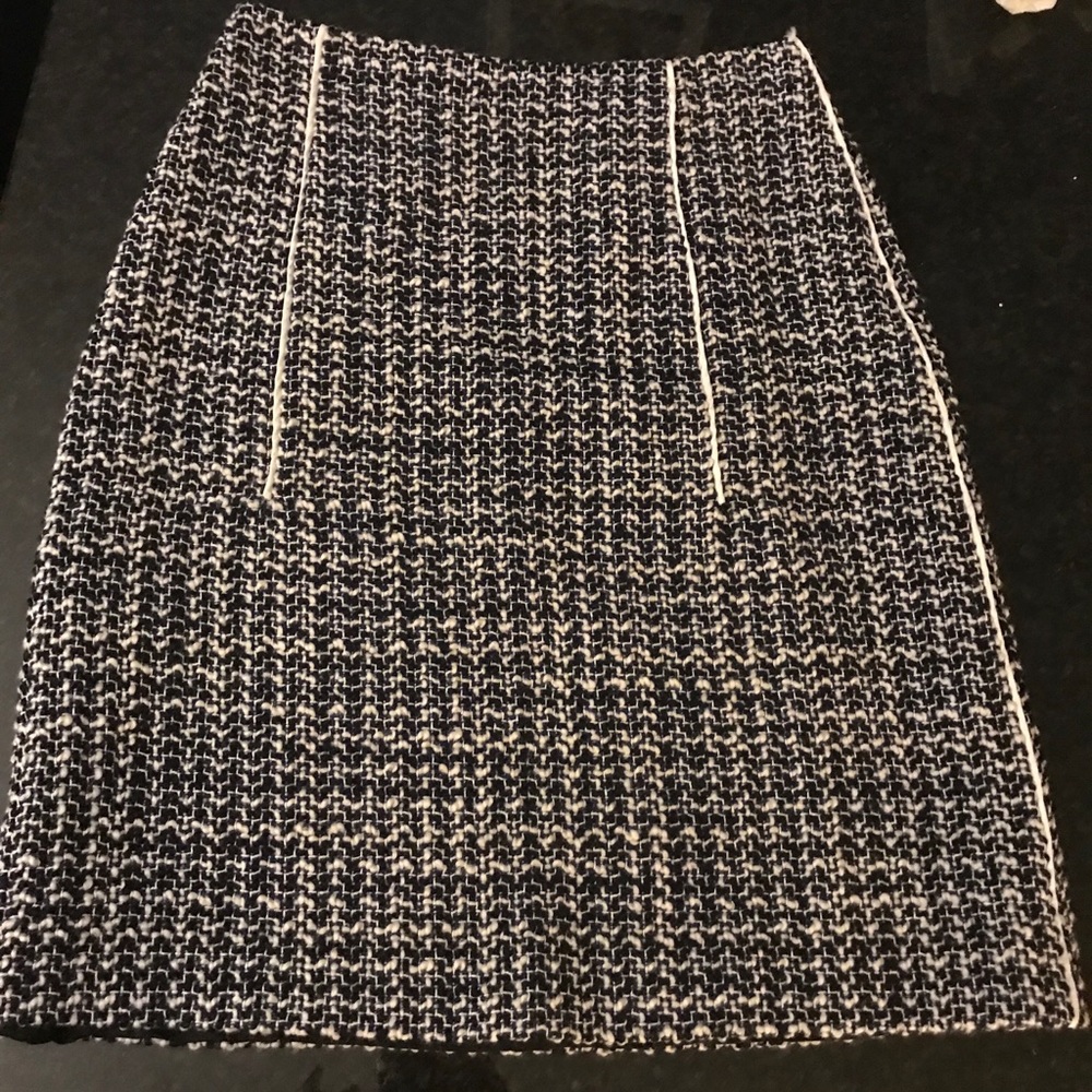Beautiful 100% Authentic Prada Houndstooth Skirt